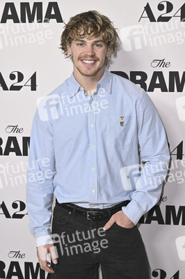 Filmpremiere 'Das Drama - Noch mal auf Anfang' in Los Angeles