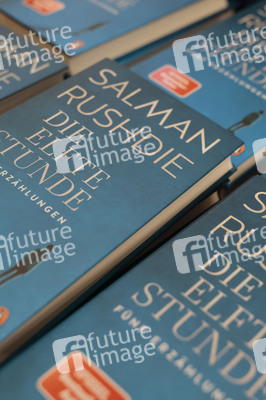 Ulrich Noethen und Salman Rushdie auf der lit.Cologne 2026