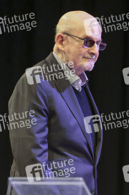 Ulrich Noethen und Salman Rushdie auf der lit.Cologne 2026
