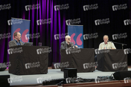 Ulrich Noethen und Salman Rushdie auf der lit.Cologne 2026