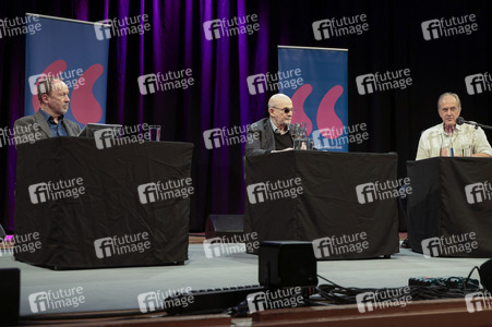 Ulrich Noethen und Salman Rushdie auf der lit.Cologne 2026