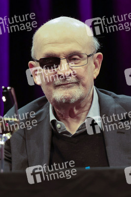 Ulrich Noethen und Salman Rushdie auf der lit.Cologne 2026
