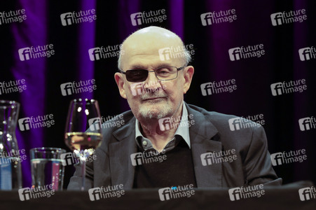 Ulrich Noethen und Salman Rushdie auf der lit.Cologne 2026