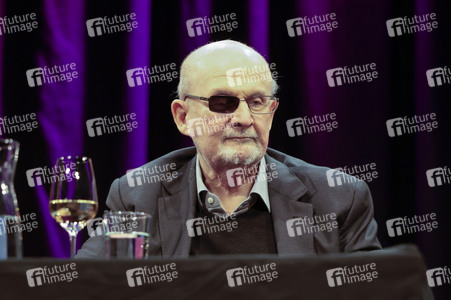 Ulrich Noethen und Salman Rushdie auf der lit.Cologne 2026