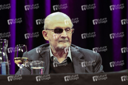 Ulrich Noethen und Salman Rushdie auf der lit.Cologne 2026
