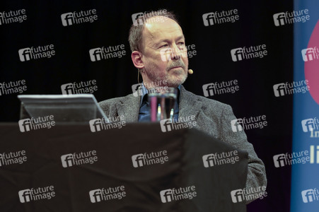 Ulrich Noethen und Salman Rushdie auf der lit.Cologne 2026