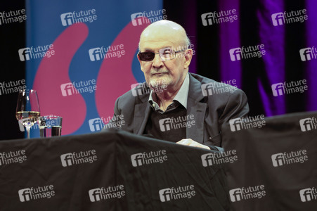 Ulrich Noethen und Salman Rushdie auf der lit.Cologne 2026