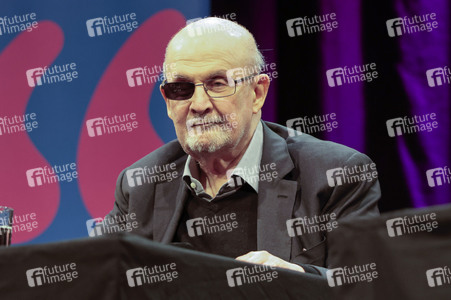 Ulrich Noethen und Salman Rushdie auf der lit.Cologne 2026