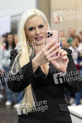 Daniela Katzenberger auf der Leipziger Buchmesse 2026