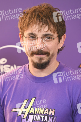 Premiere 'Hannah Montana 20th Anniversary Special' in Los Angeles