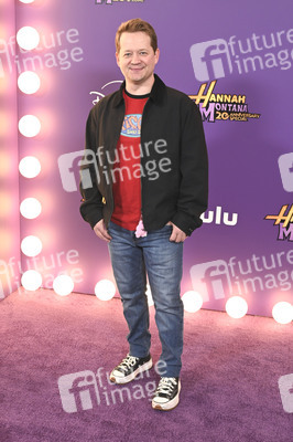 Premiere 'Hannah Montana 20th Anniversary Special' in Los Angeles