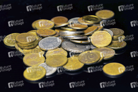 Symbolfoto D-Mark- und Pfennig Münzen