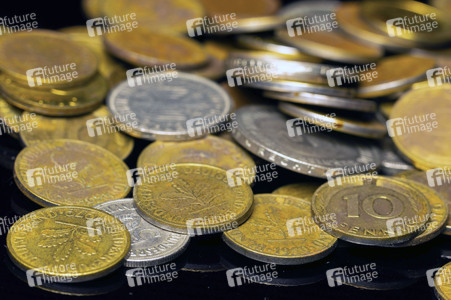 Symbolfoto D-Mark- und Pfennig Münzen