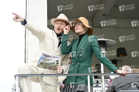 Große Saisoneröffnung 2026 auf der Rennbahn Hoppegarten in Berlin