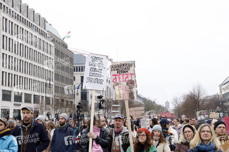 Kundgebung 'Es reicht! Sexualisierte Gewalt stoppen' in Berlin