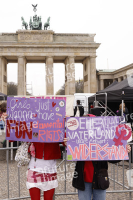 Kundgebung 'Es reicht! Sexualisierte Gewalt stoppen' in Berlin