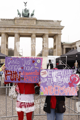 Kundgebung 'Es reicht! Sexualisierte Gewalt stoppen' in Berlin