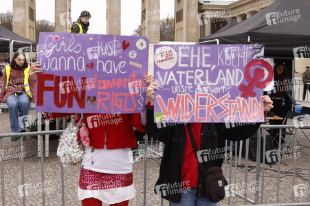 Kundgebung 'Es reicht! Sexualisierte Gewalt stoppen' in Berlin