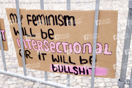 Kundgebung 'Es reicht! Sexualisierte Gewalt stoppen' in Berlin