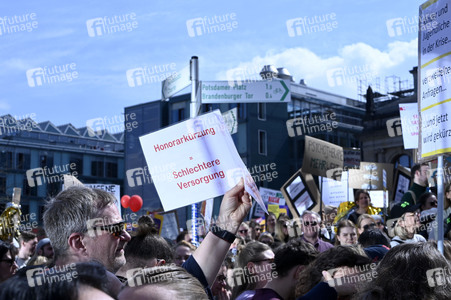 Großdemonstration von Psychotherapeuten gegen geplante Honorarkürzungen in Berlin