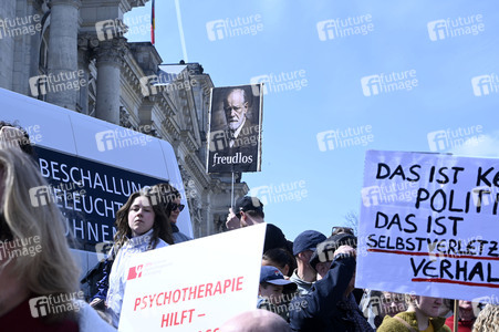 Großdemonstration von Psychotherapeuten gegen geplante Honorarkürzungen in Berlin