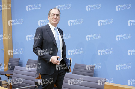 Bundespressekonferenz 'Vorstellung der Polizeilichen Kriminalstatistik 2025' in Berlin