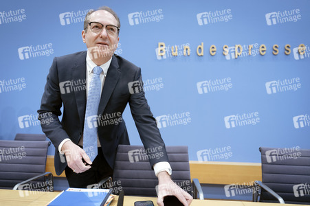 Bundespressekonferenz 'Vorstellung der Polizeilichen Kriminalstatistik 2025' in Berlin