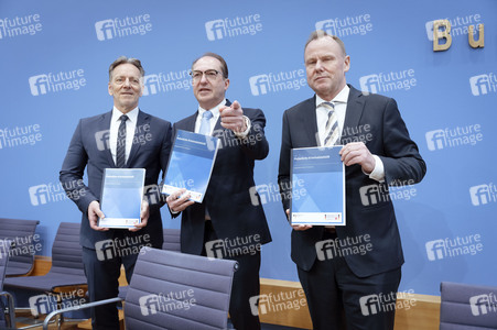 Bundespressekonferenz 'Vorstellung der Polizeilichen Kriminalstatistik 2025' in Berlin