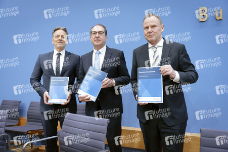 Bundespressekonferenz 'Vorstellung der Polizeilichen Kriminalstatistik 2025' in Berlin
