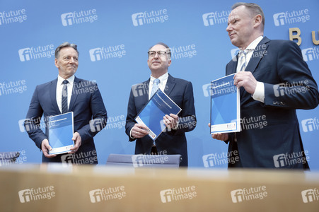 Bundespressekonferenz 'Vorstellung der Polizeilichen Kriminalstatistik 2025' in Berlin
