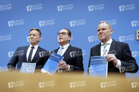 Bundespressekonferenz 'Vorstellung der Polizeilichen Kriminalstatistik 2025' in Berlin