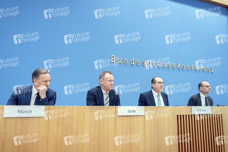 Bundespressekonferenz 'Vorstellung der Polizeilichen Kriminalstatistik 2025' in Berlin