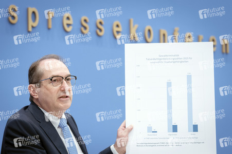Bundespressekonferenz 'Vorstellung der Polizeilichen Kriminalstatistik 2025' in Berlin