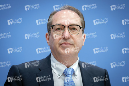 Bundespressekonferenz 'Vorstellung der Polizeilichen Kriminalstatistik 2025' in Berlin