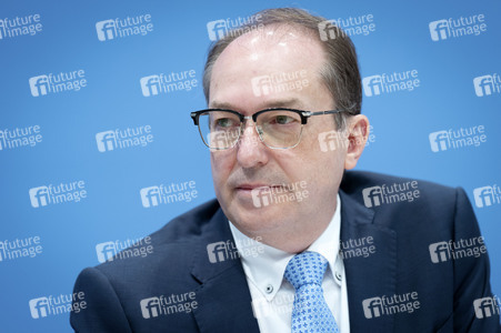 Bundespressekonferenz 'Vorstellung der Polizeilichen Kriminalstatistik 2025' in Berlin