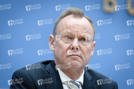 Bundespressekonferenz 'Vorstellung der Polizeilichen Kriminalstatistik 2025' in Berlin