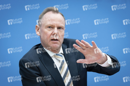 Bundespressekonferenz 'Vorstellung der Polizeilichen Kriminalstatistik 2025' in Berlin