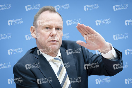 Bundespressekonferenz 'Vorstellung der Polizeilichen Kriminalstatistik 2025' in Berlin