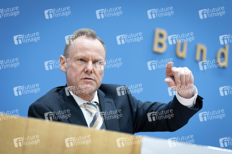 Bundespressekonferenz 'Vorstellung der Polizeilichen Kriminalstatistik 2025' in Berlin