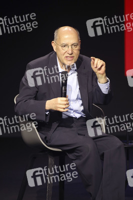 Podcast mit Gregor Gysi und Karl-Theodor zu Guttenberg auf der Hannnover Messe 2026