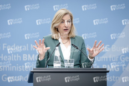 Pressekonferenz mit Nina Warken in Berlin