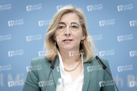 Pressekonferenz mit Nina Warken in Berlin