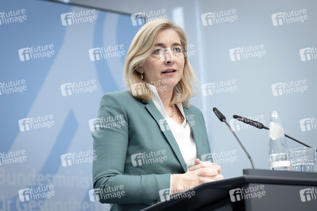 Pressekonferenz mit Nina Warken in Berlin