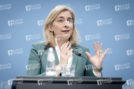 Pressekonferenz mit Nina Warken in Berlin
