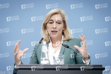 Pressekonferenz mit Nina Warken in Berlin