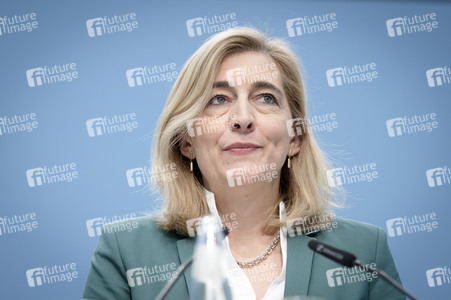 Pressekonferenz mit Nina Warken in Berlin