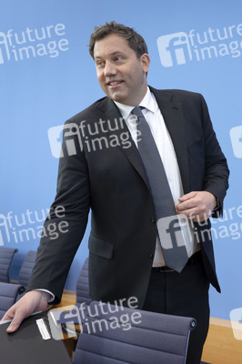 Bundespressekonferenz 'Regierungsentwurf zu den Haushaltseckwerten 2027 und dem Finanzplan 2028-2030' in Berlin