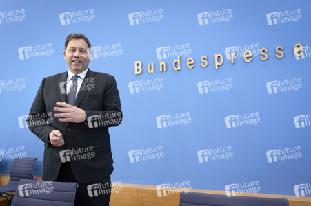Bundespressekonferenz 'Regierungsentwurf zu den Haushaltseckwerten 2027 und dem Finanzplan 2028-2030' in Berlin