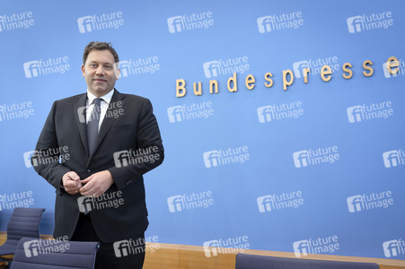 Bundespressekonferenz 'Regierungsentwurf zu den Haushaltseckwerten 2027 und dem Finanzplan 2028-2030' in Berlin