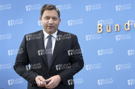 Bundespressekonferenz 'Regierungsentwurf zu den Haushaltseckwerten 2027 und dem Finanzplan 2028-2030' in Berlin